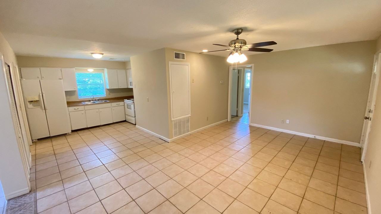 5 Michelle Dr - Photo 3 of 13