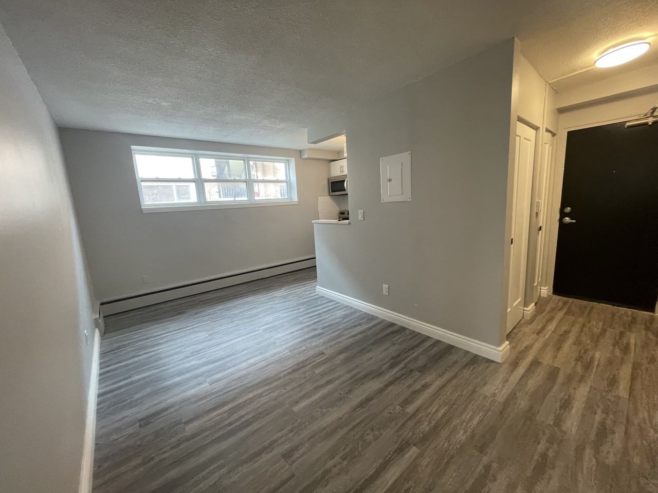 385 Melvin Avenue - Photo 4 of 16