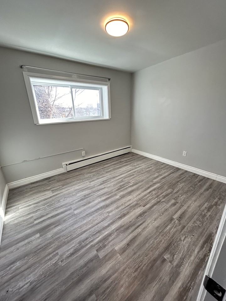 385 Melvin Avenue - Photo 5 of 16