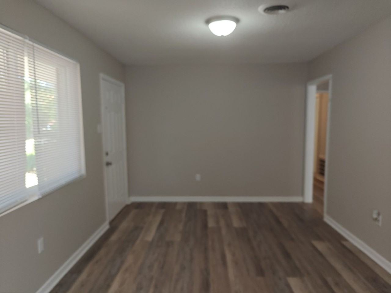 404 Kingstree Rd - Photo 3 of 13