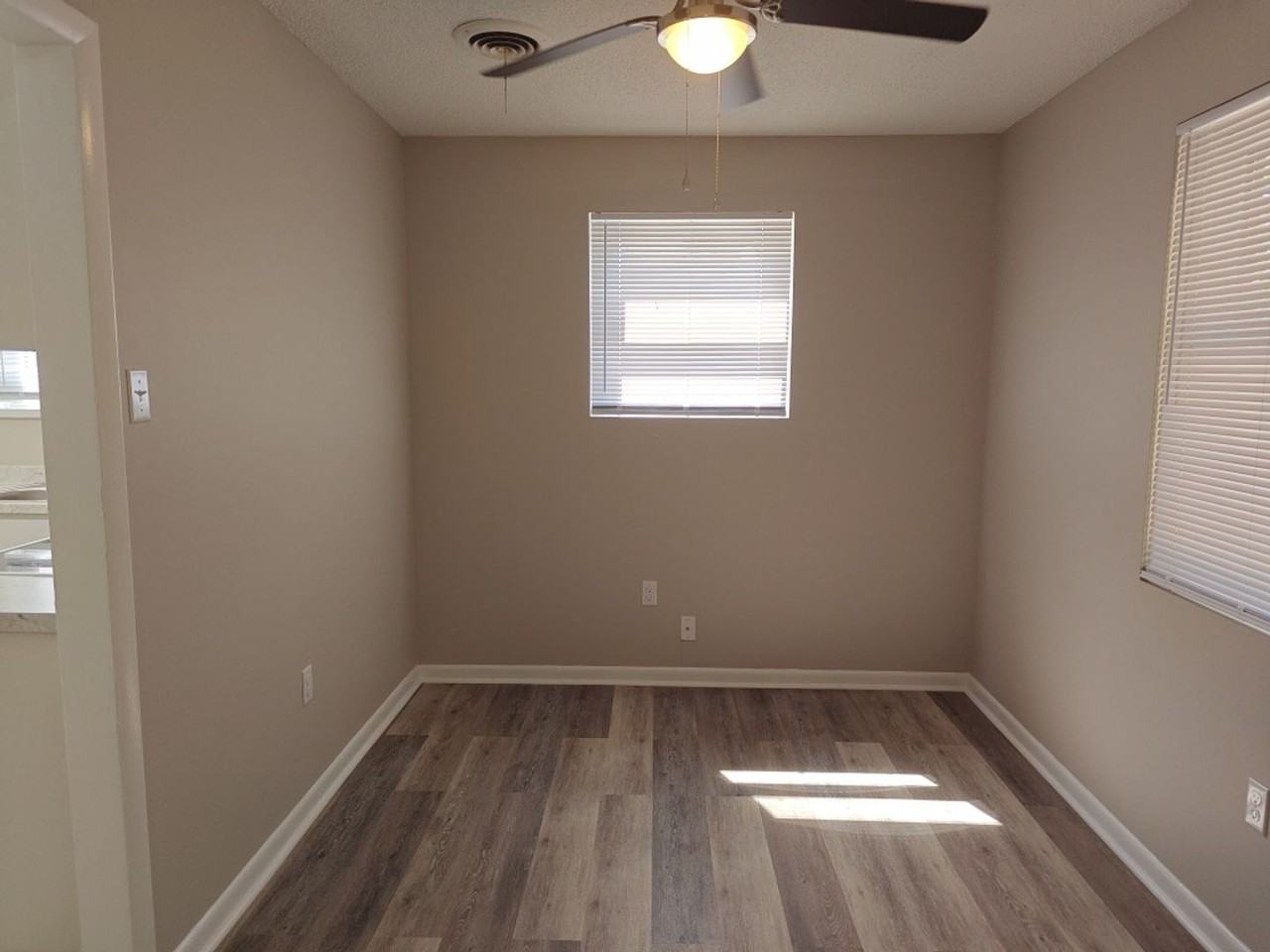 404 Kingstree Rd - Photo 4 of 13