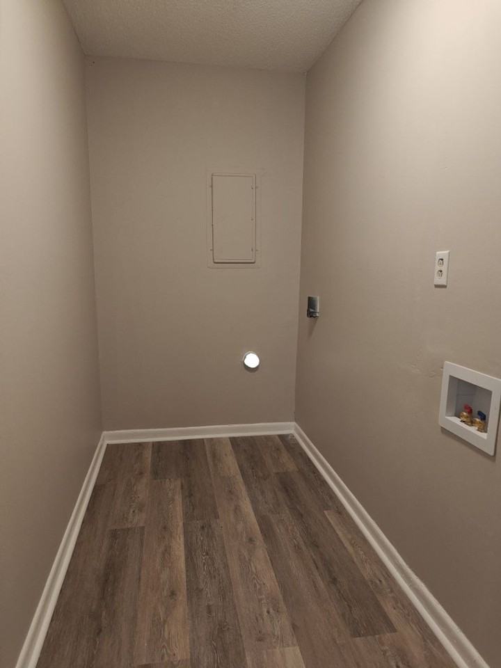 404 Kingstree Rd - Photo 5 of 13