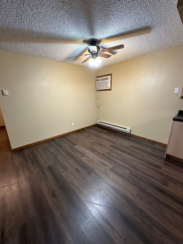 1413 7th Ave Sw - Photo 2 of 10