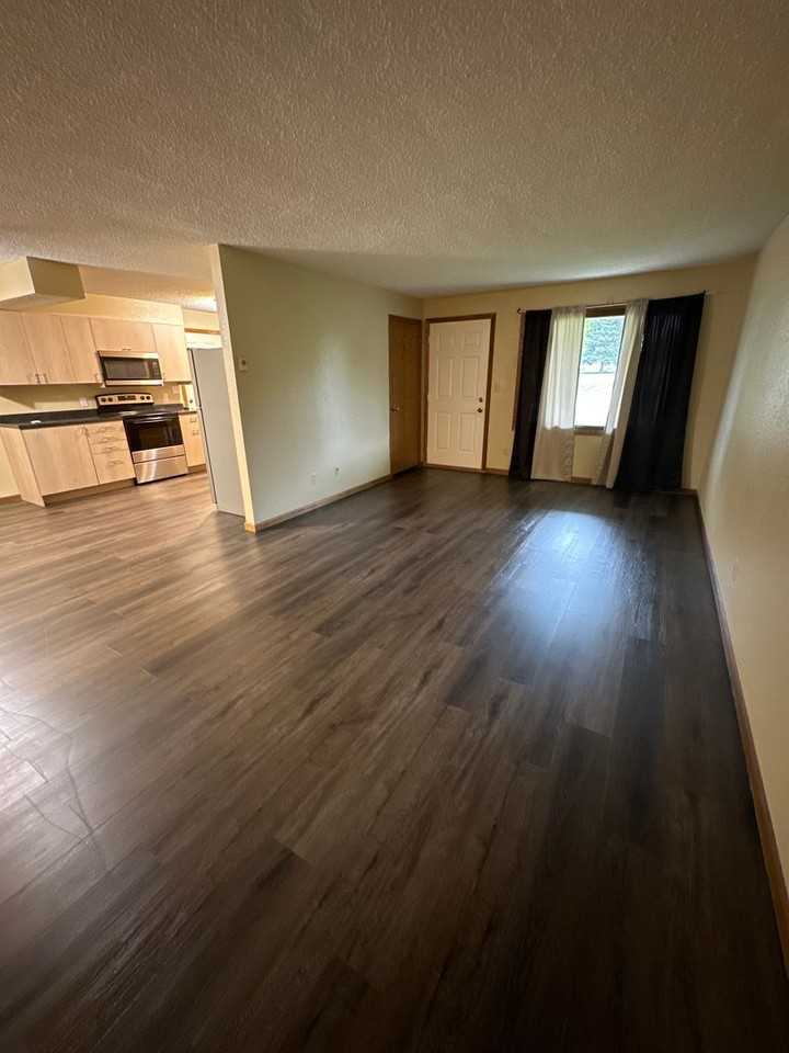 1413 7th Ave Sw - Photo 3 of 10