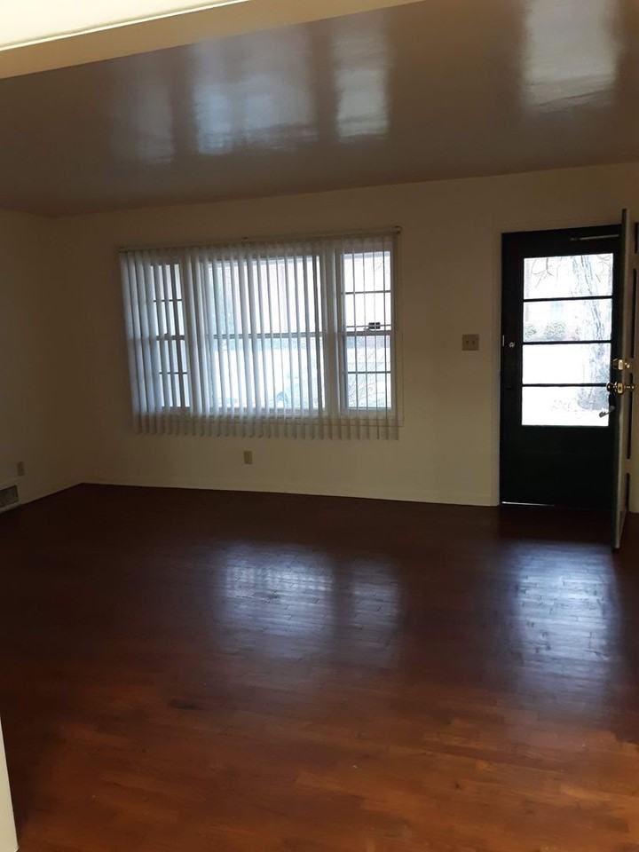 1140 E Portland St - Photo 2 of 11