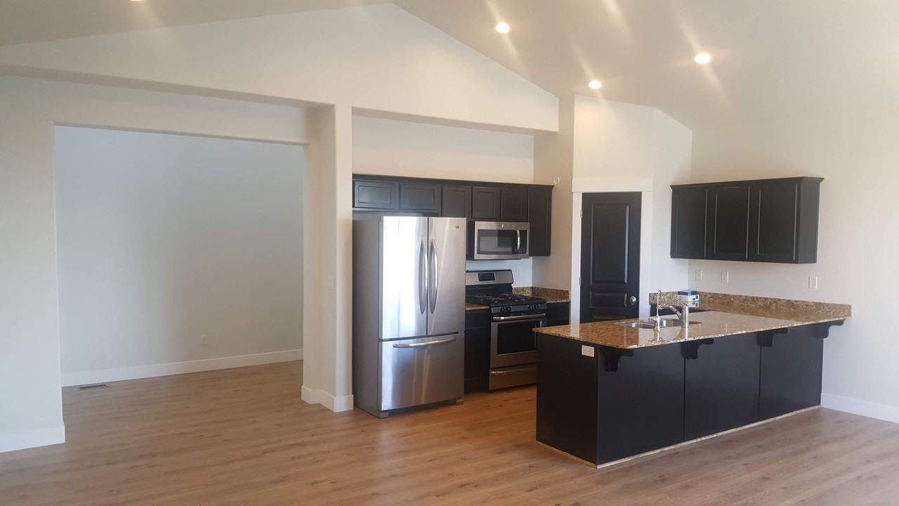 2861 W 100 S - Photo 2 of 50