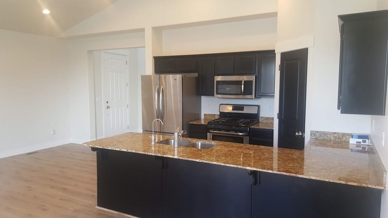 2861 W 100 S - Photo 3 of 50