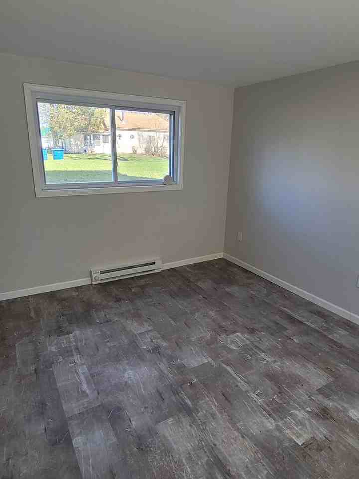 505 7th Ave - Photo 6 of 18