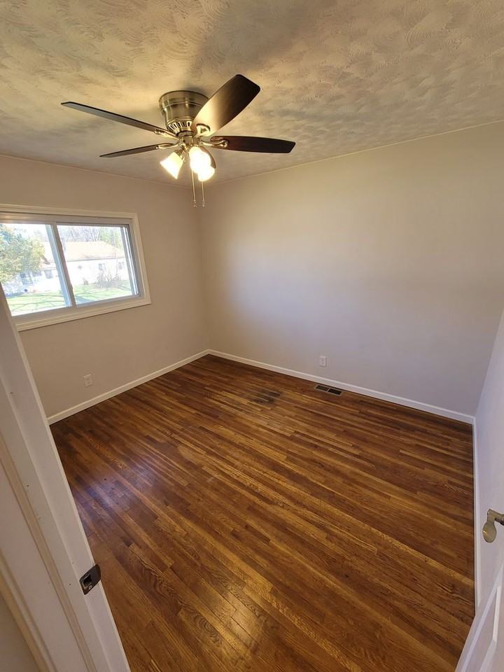 505 7th Ave - Photo 7 of 18