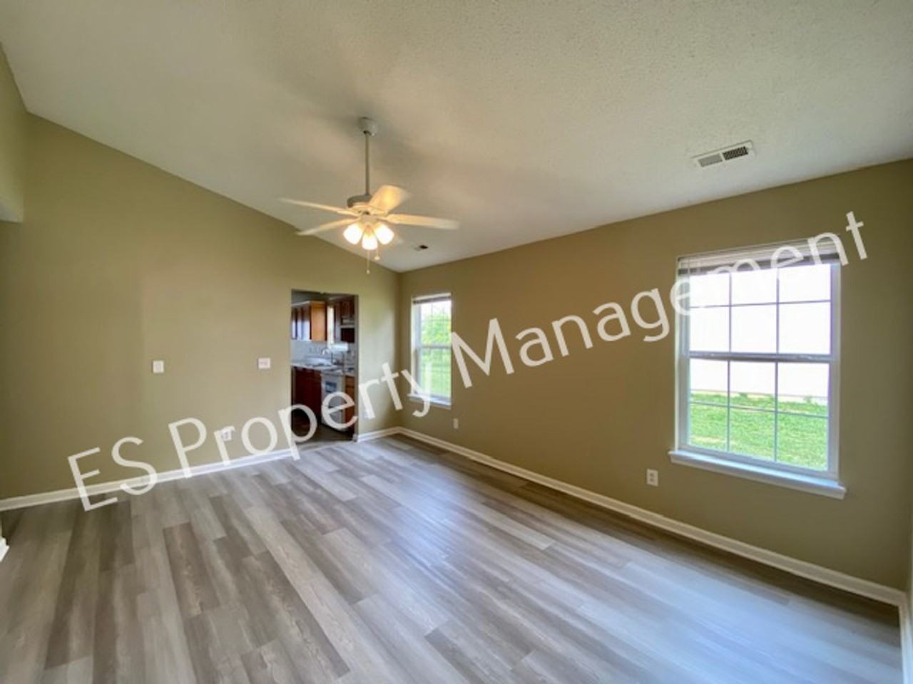 5650 Loudon Dr - Photo 3 of 24