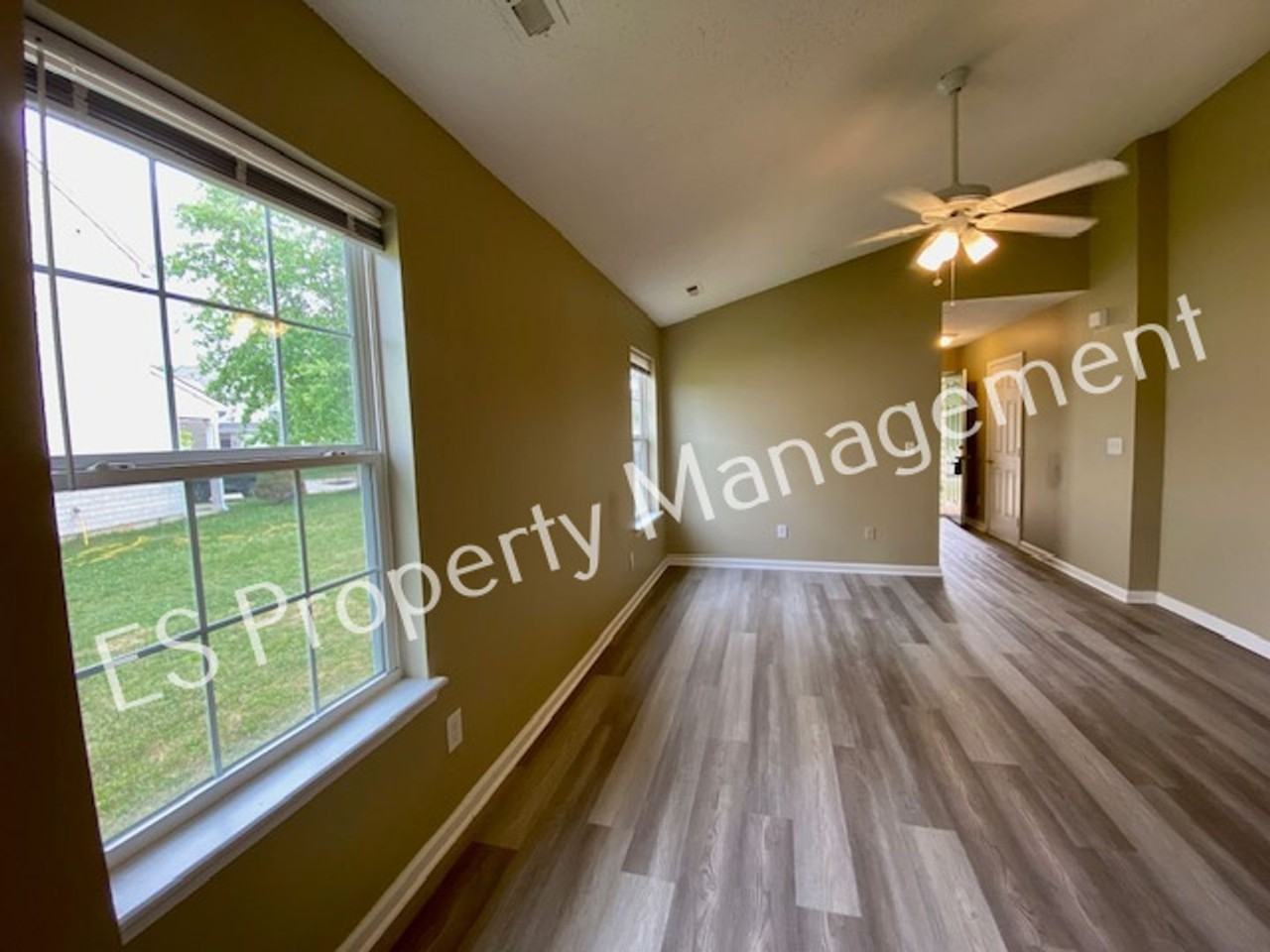 5650 Loudon Dr - Photo 4 of 24