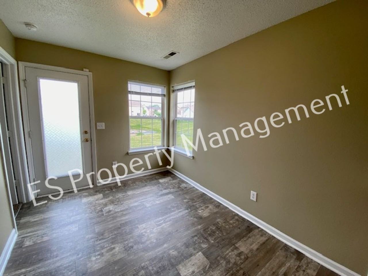 5650 Loudon Dr - Photo 7 of 24