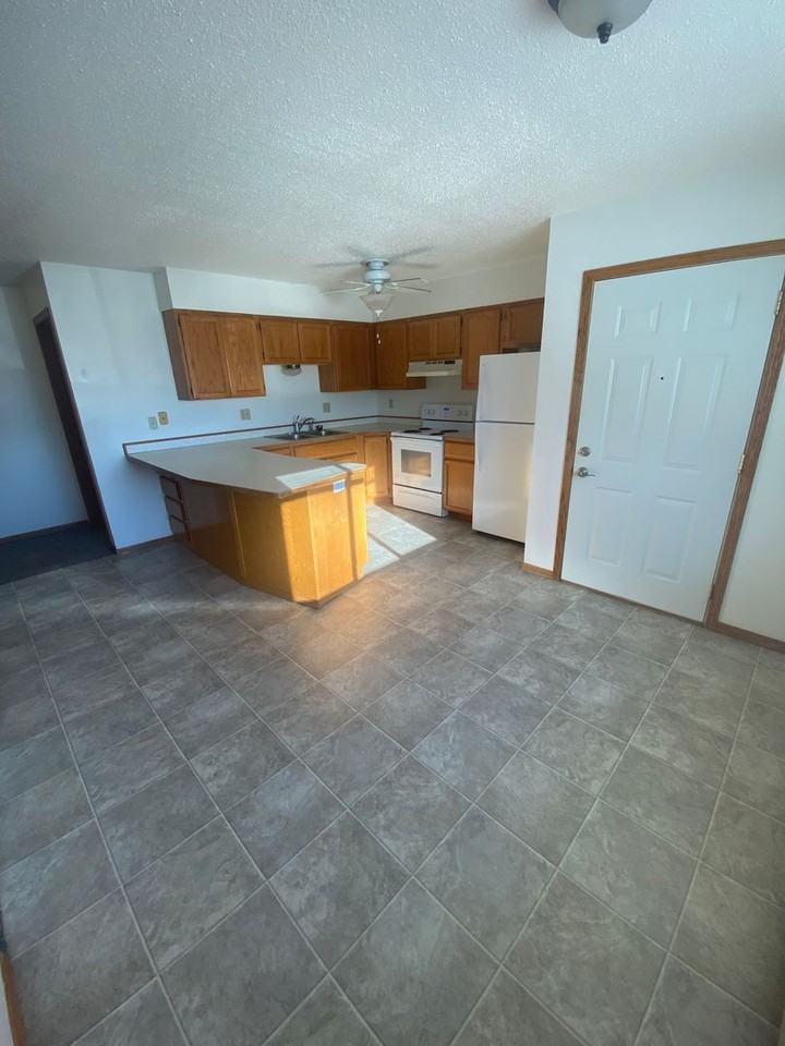 Brendel Thayer Apartments - Photo 2 of 12