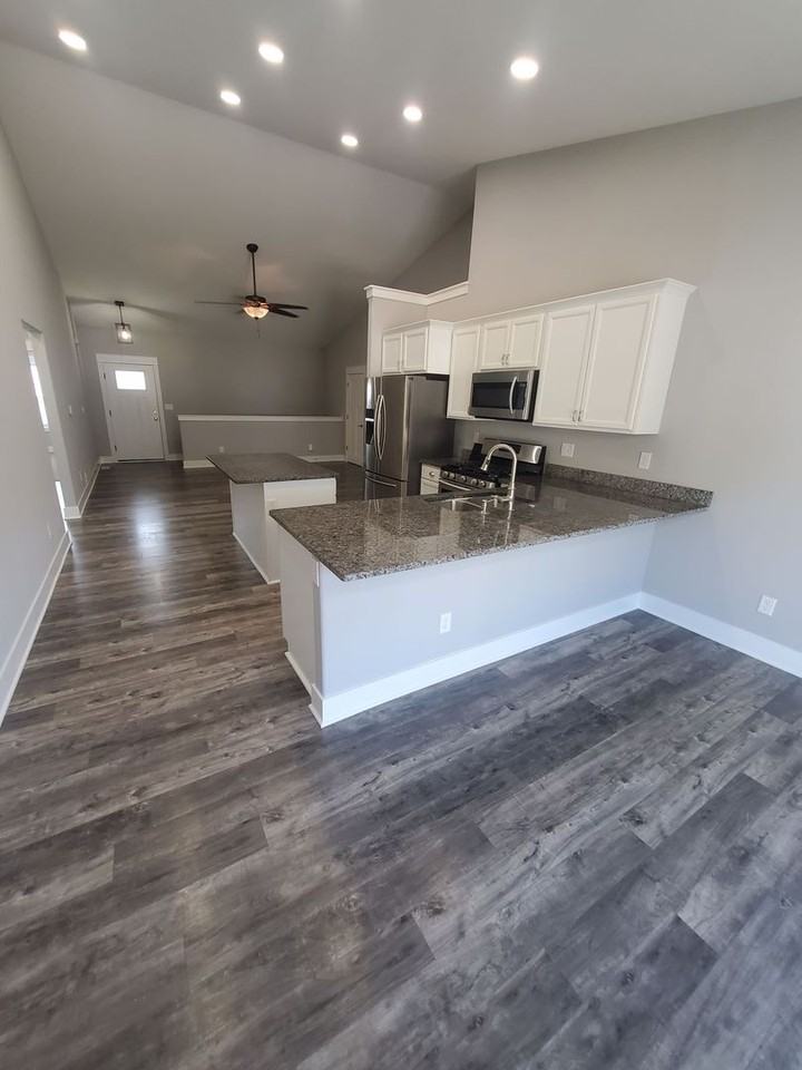 8472 Westbrook Dr - Photo 3 of 17