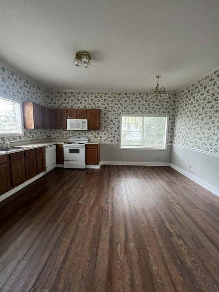 212 Olive St - Photo 3 of 16