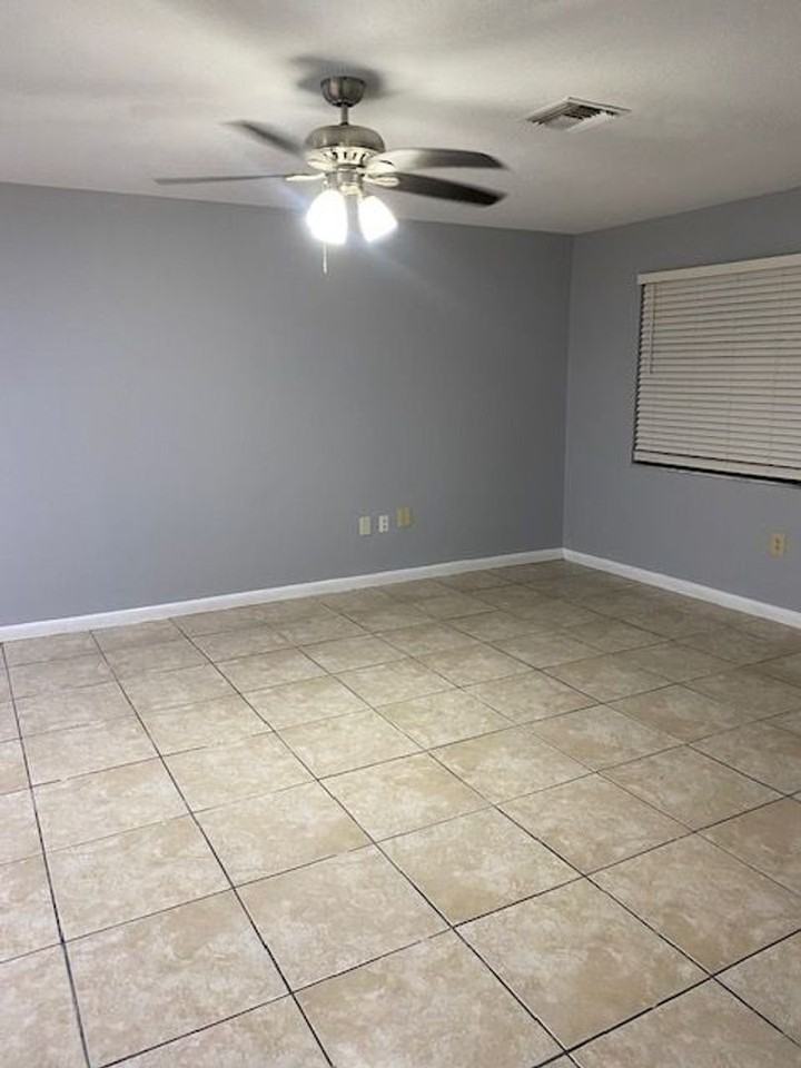 2727 Cherokee Ave - Photo 2 of 12