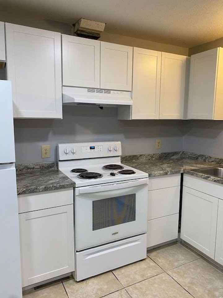 2727 Cherokee Ave - Photo 3 of 12