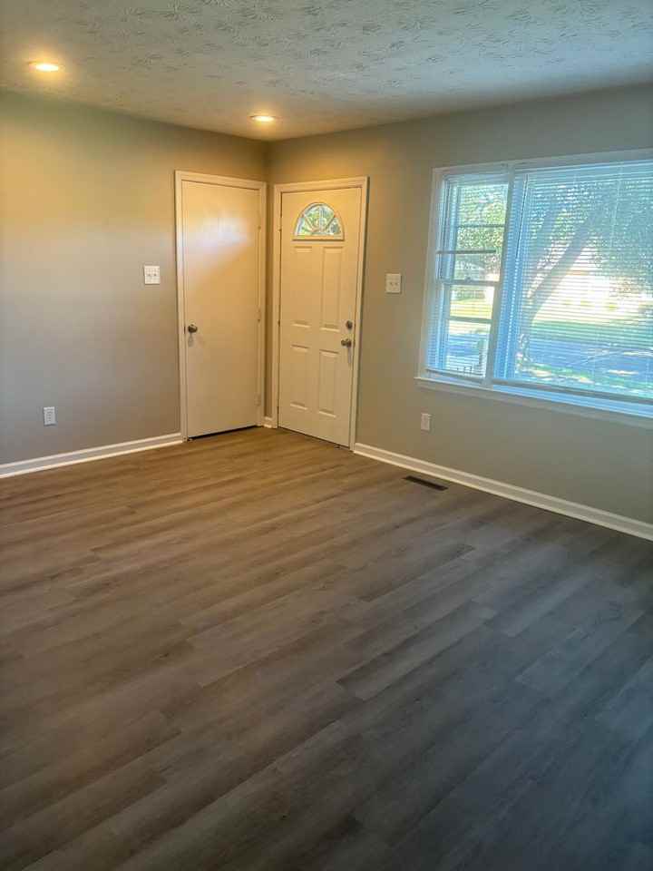 3047 Pimlico Pkwy - Photo 2 of 27