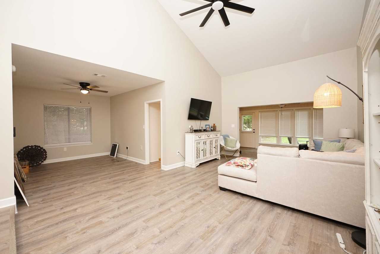 120 Gleneagles Dr - Photo 4 of 26
