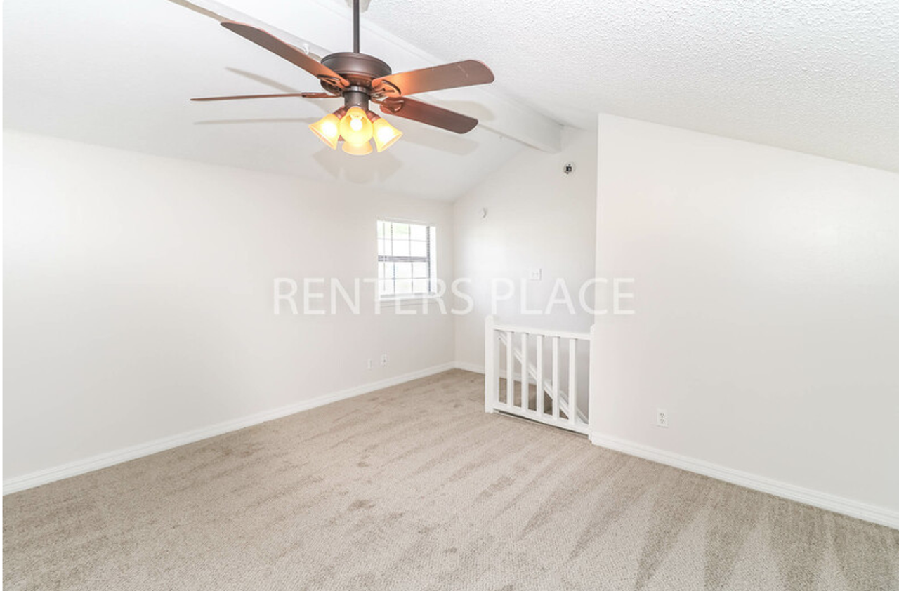 Beacon Hill Townhomes - Photo 2 of 12