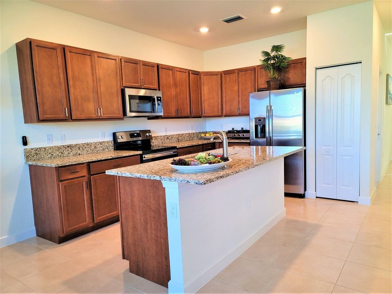 10036 W Villa Cir - Photo 6 of 50