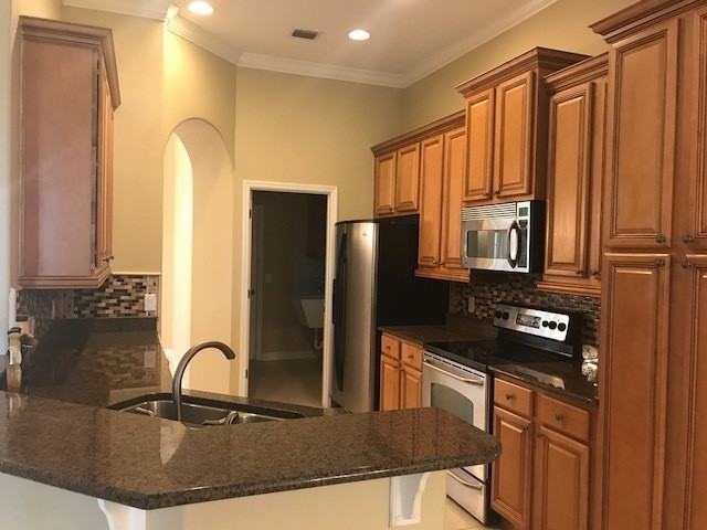 13613 Sand Bluff Ln - Photo 3 of 16