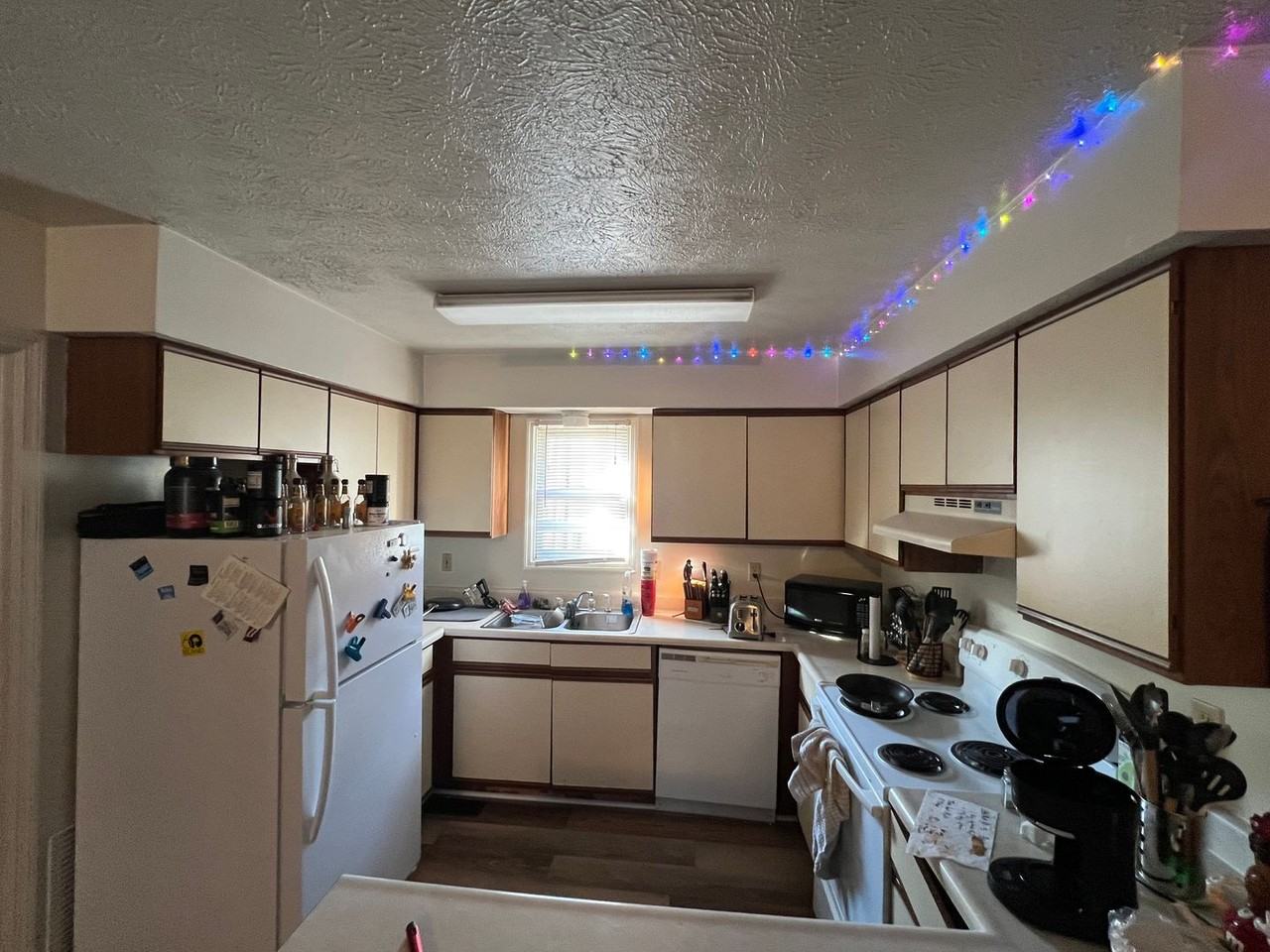 1713 N Lincoln St - Photo 2 of 15