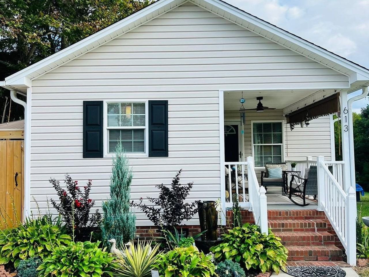 613 Goodman St - Photo 2 of 25