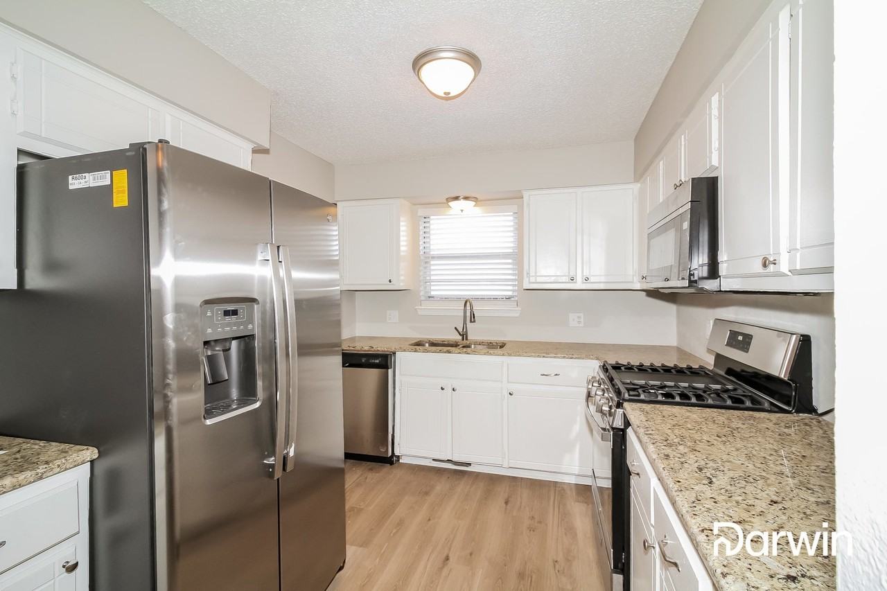 3821 Oakcliff Dr - Photo 2 of 15