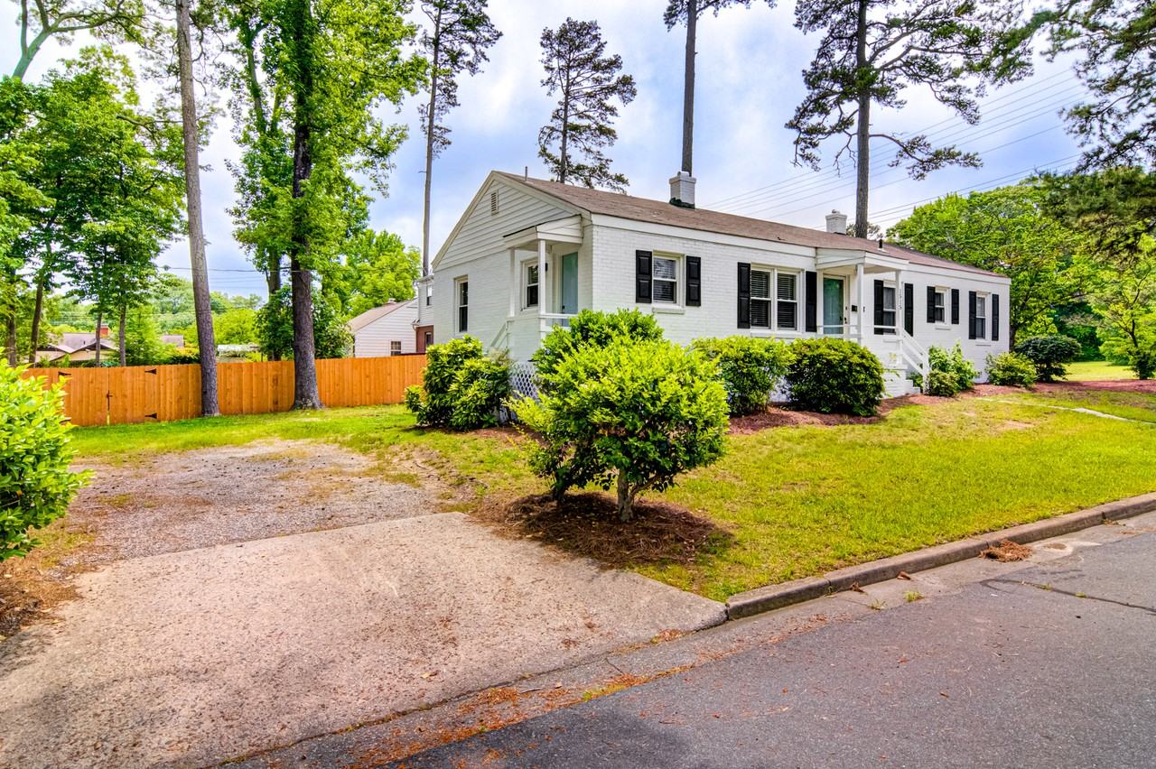 1604 W Lake Dr #B - Photo 2 of 14