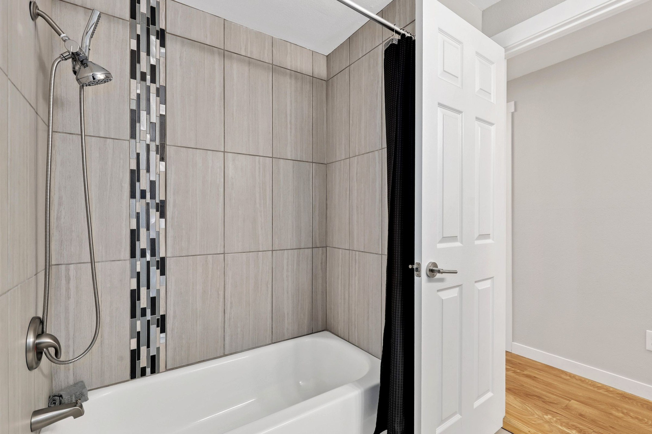 1652 Index Ave Se #2 - Photo 3 of 12