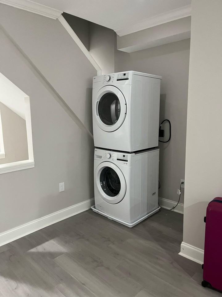 1000 Hollins St - Photo 2 of 7