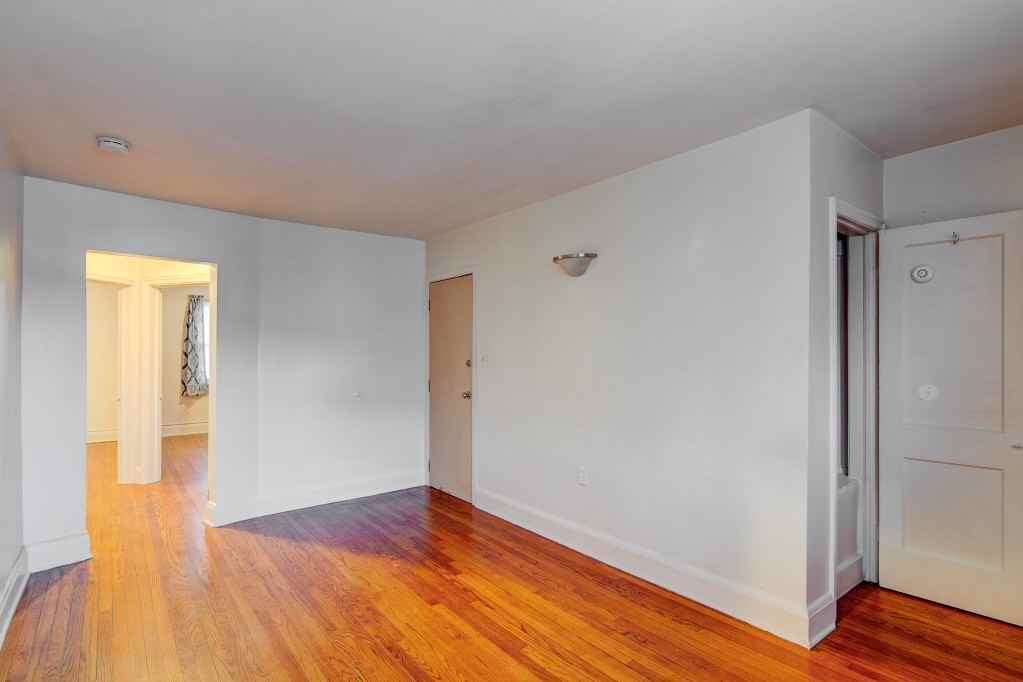 1408 Filbert St #1 - Photo 4 of 13