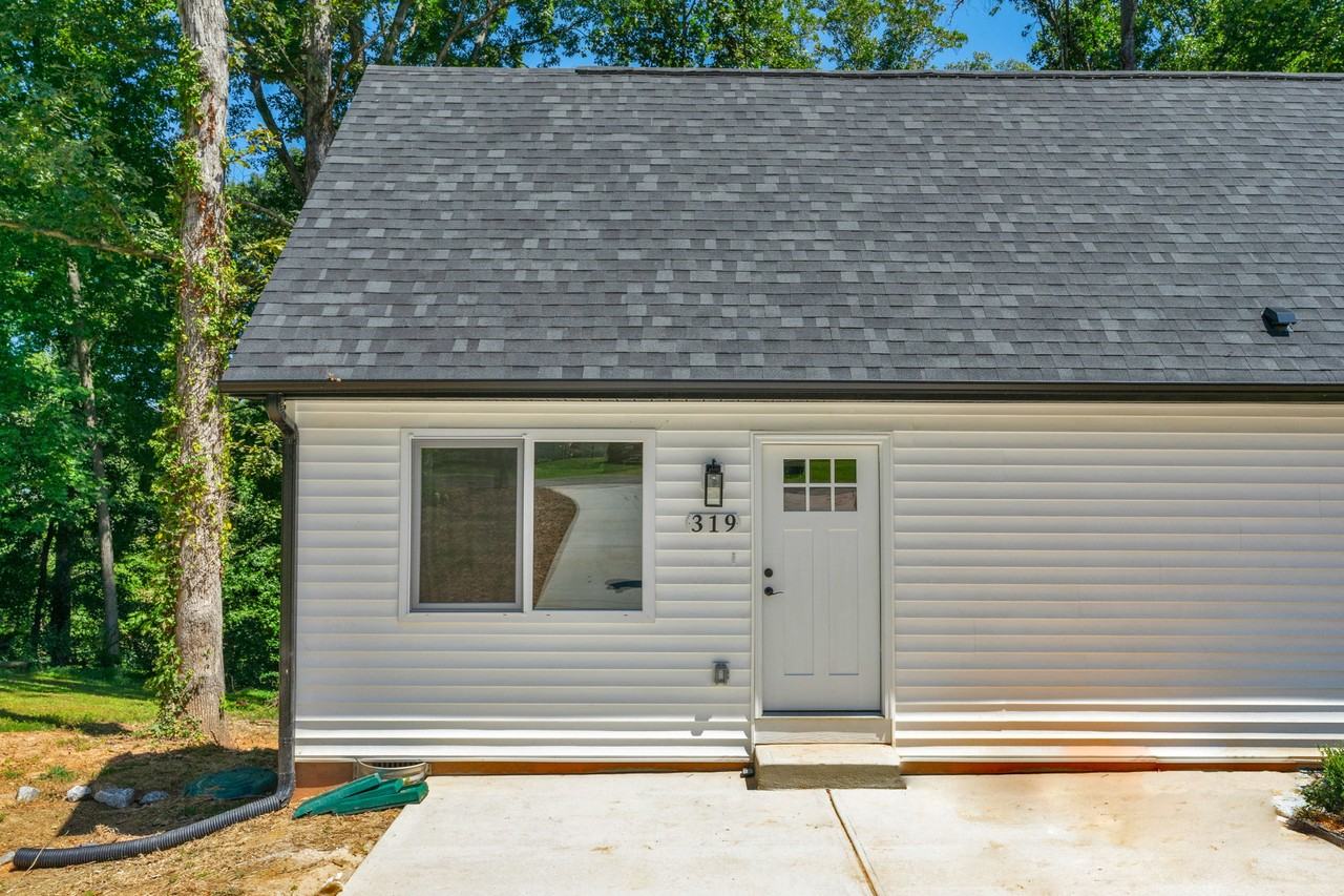 612 E Holly St #NA - Photo 3 of 14