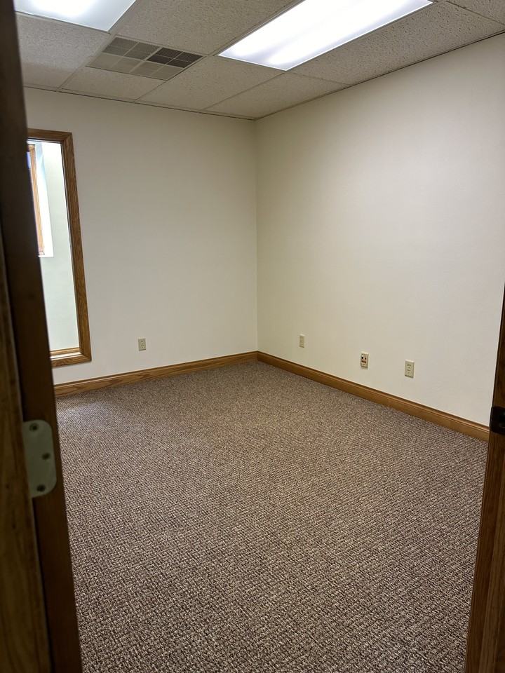 2615 Post Rd #D - Photo 3 of 7