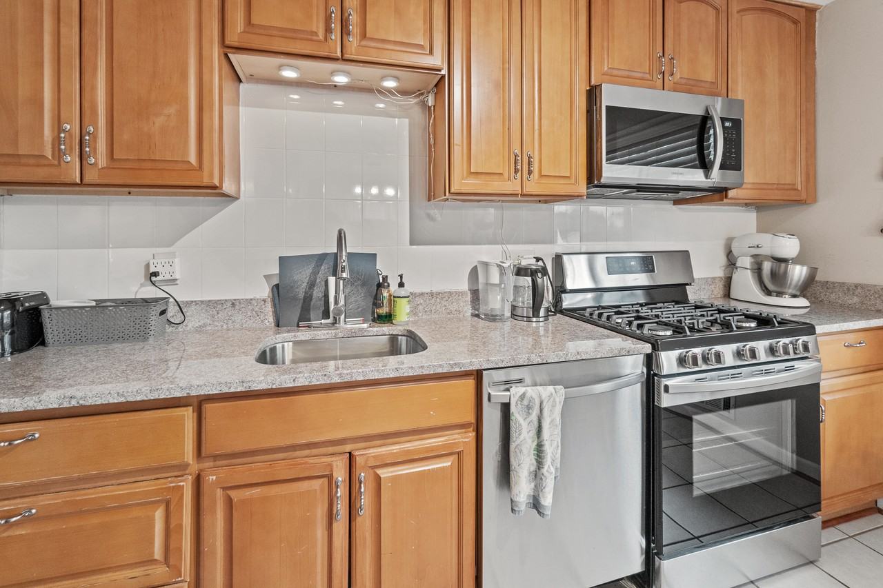 212 Rollins Ave #3BDRM - Photo 3 of 18