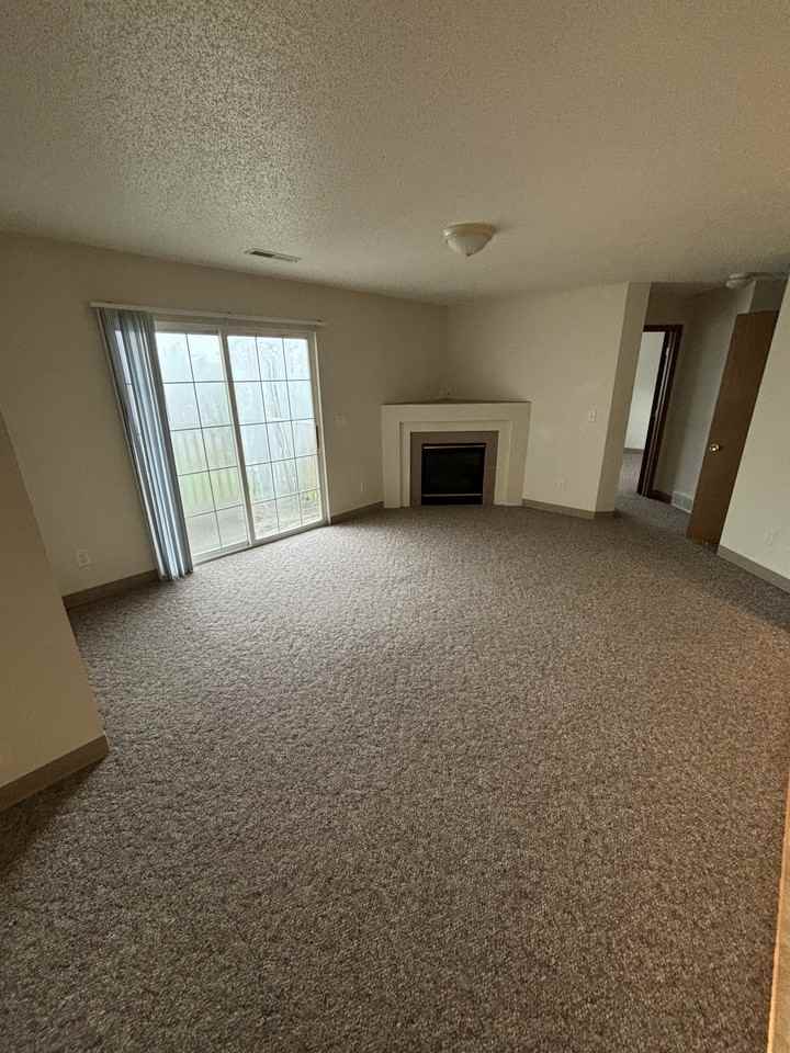 916 Harlocke St - Photo 3 of 7