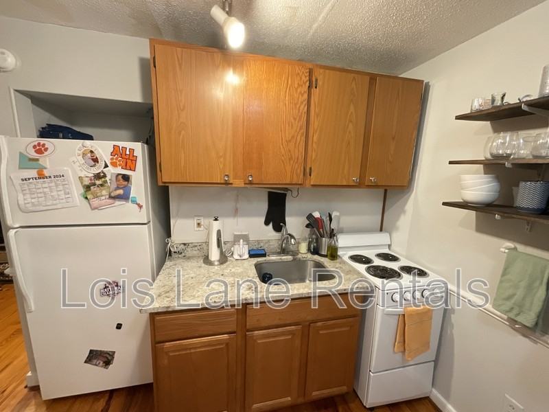 49 Charlotte St - Photo 7 of 16