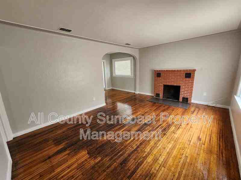 2105 28th St S - Photo 2 of 8