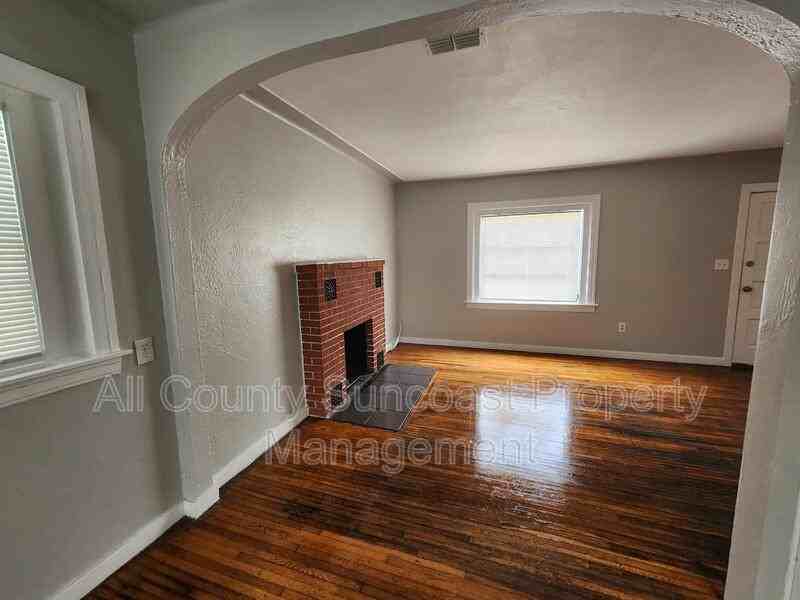 2105 28th St S - Photo 4 of 8