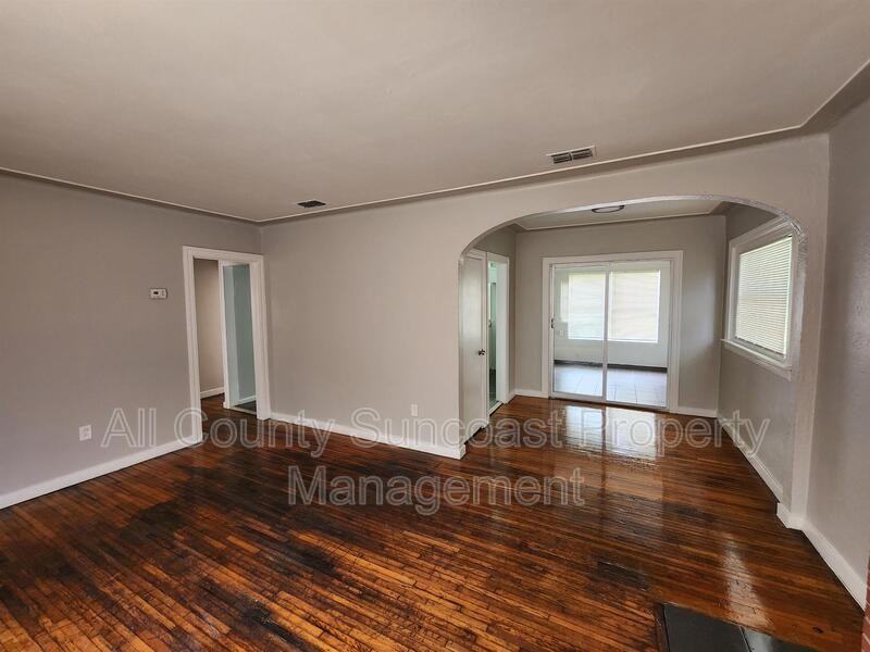 2105 28th St S - Photo 5 of 8