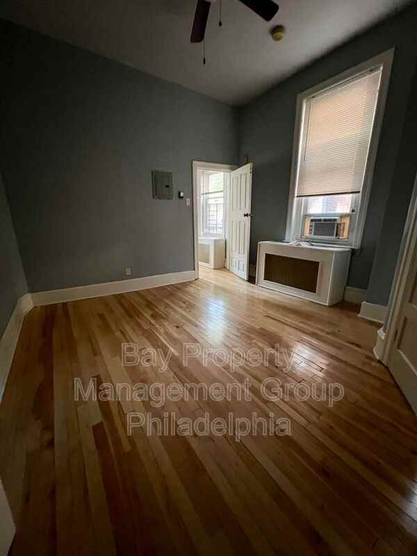 807 S Saint Bernard St #1F - Photo 3 of 11