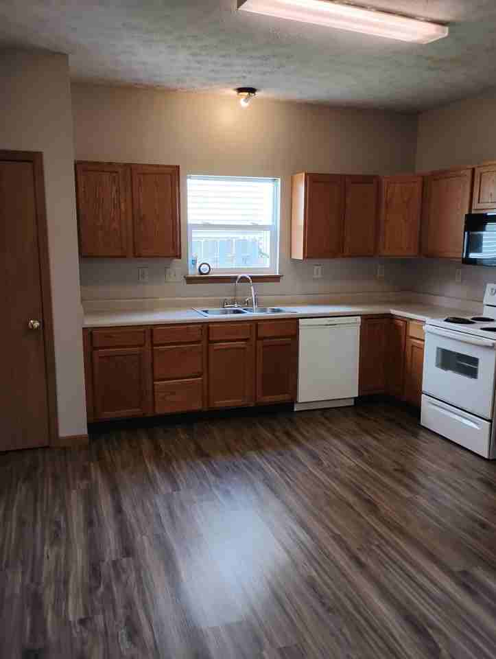 3368 Edison Dr - Photo 7 of 17