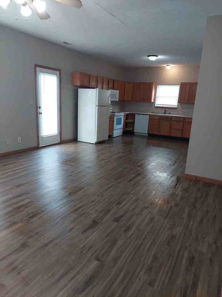 3280 Hopkins Dr - Photo 3 of 10