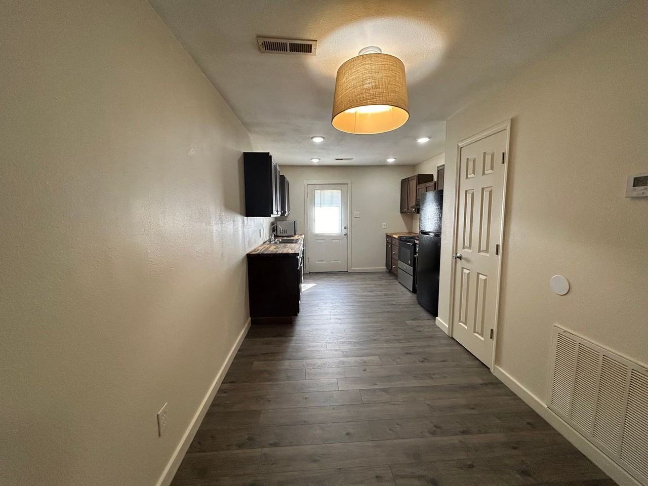 1160 S Washington Ave - Photo 3 of 9