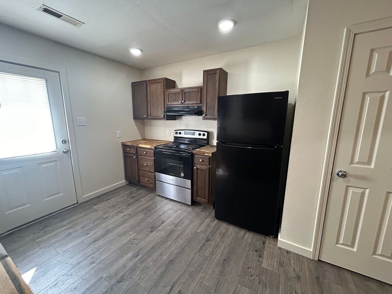 1160 S Washington Ave - Photo 4 of 9