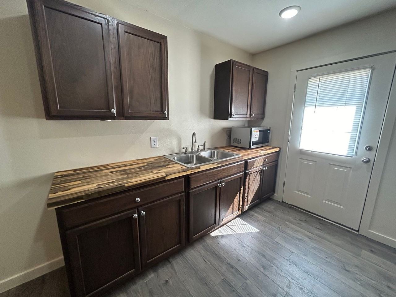 1160 S Washington Ave - Photo 5 of 9