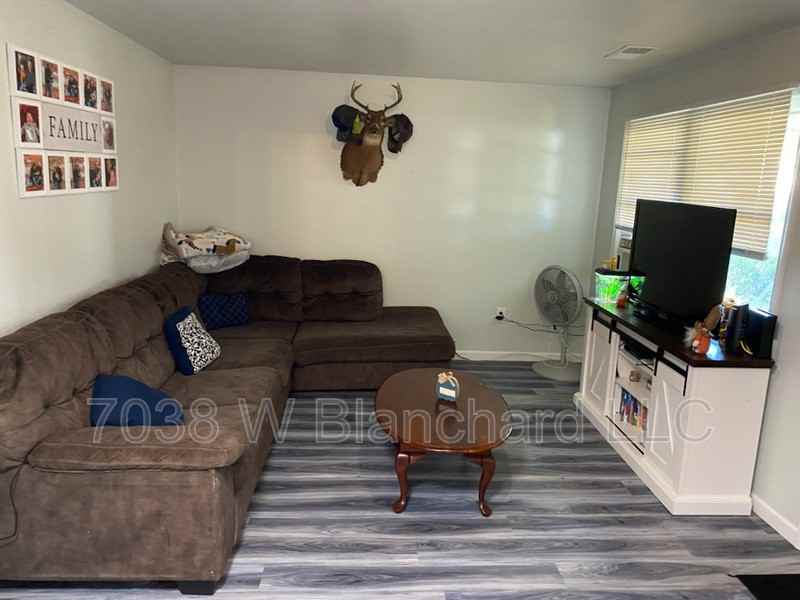 156 E Maple St - Photo 2 of 4