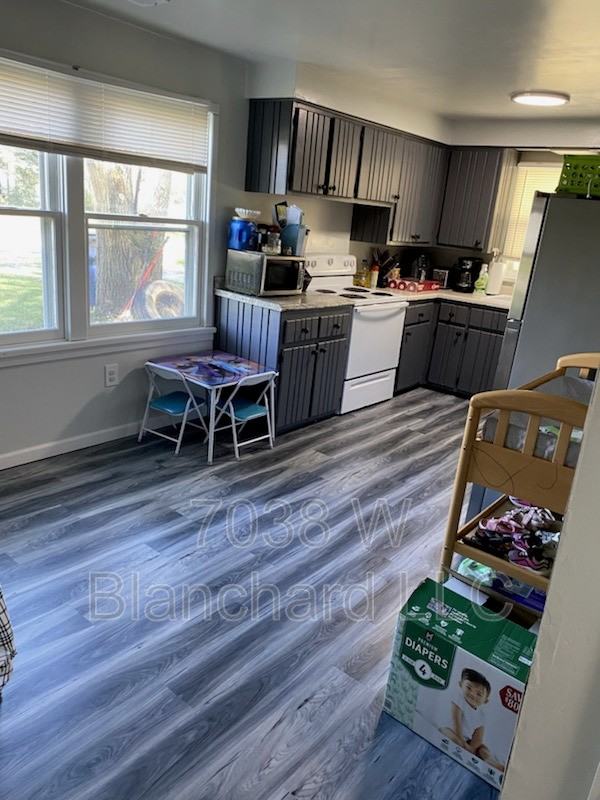 156 E Maple St - Photo 3 of 4