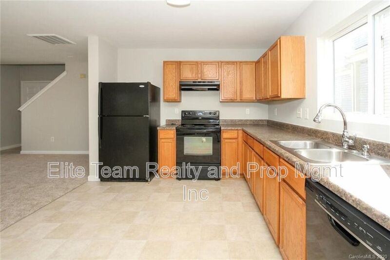 10816 Carstairs St - Photo 3 of 18